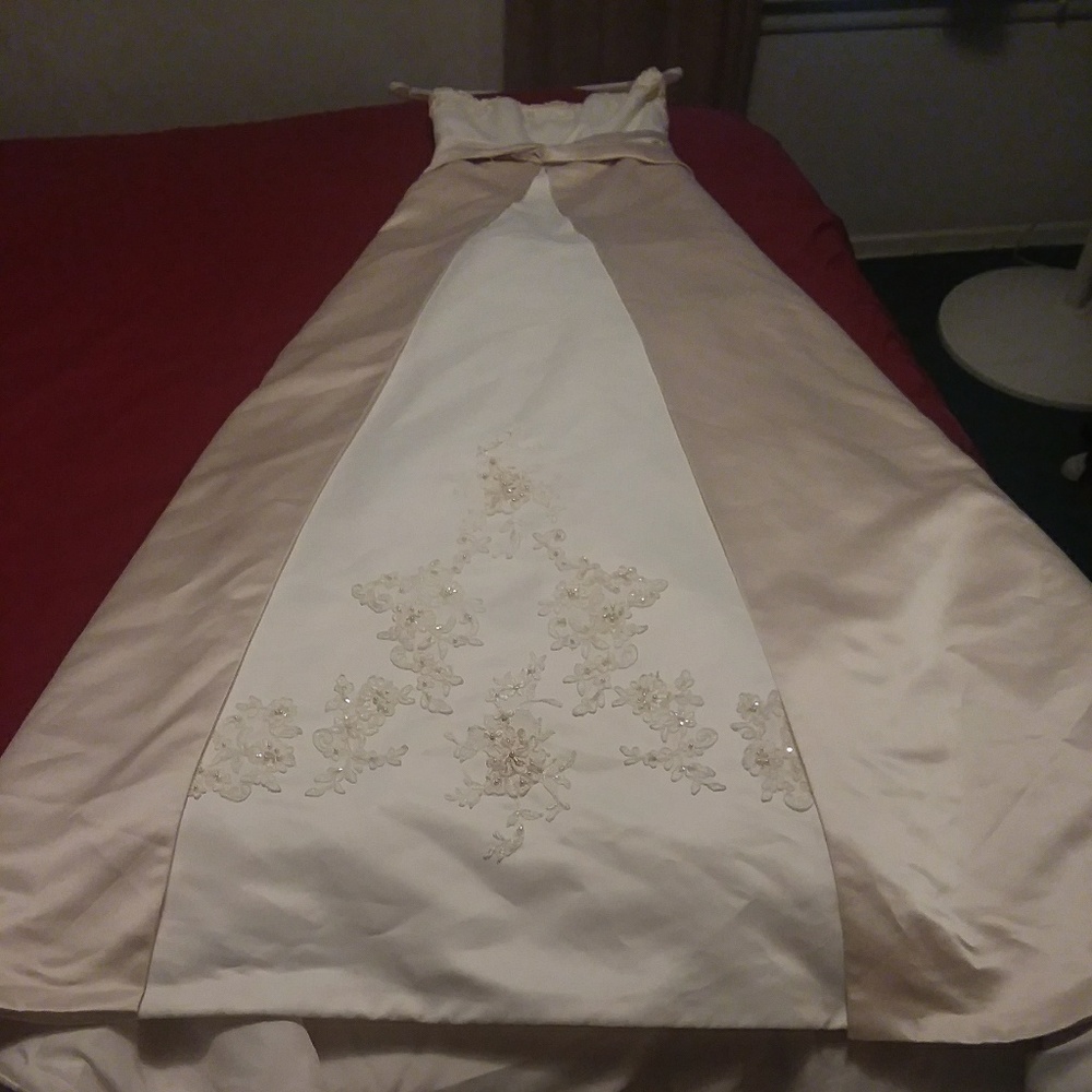 New wedding dress - Picture 2 of 10